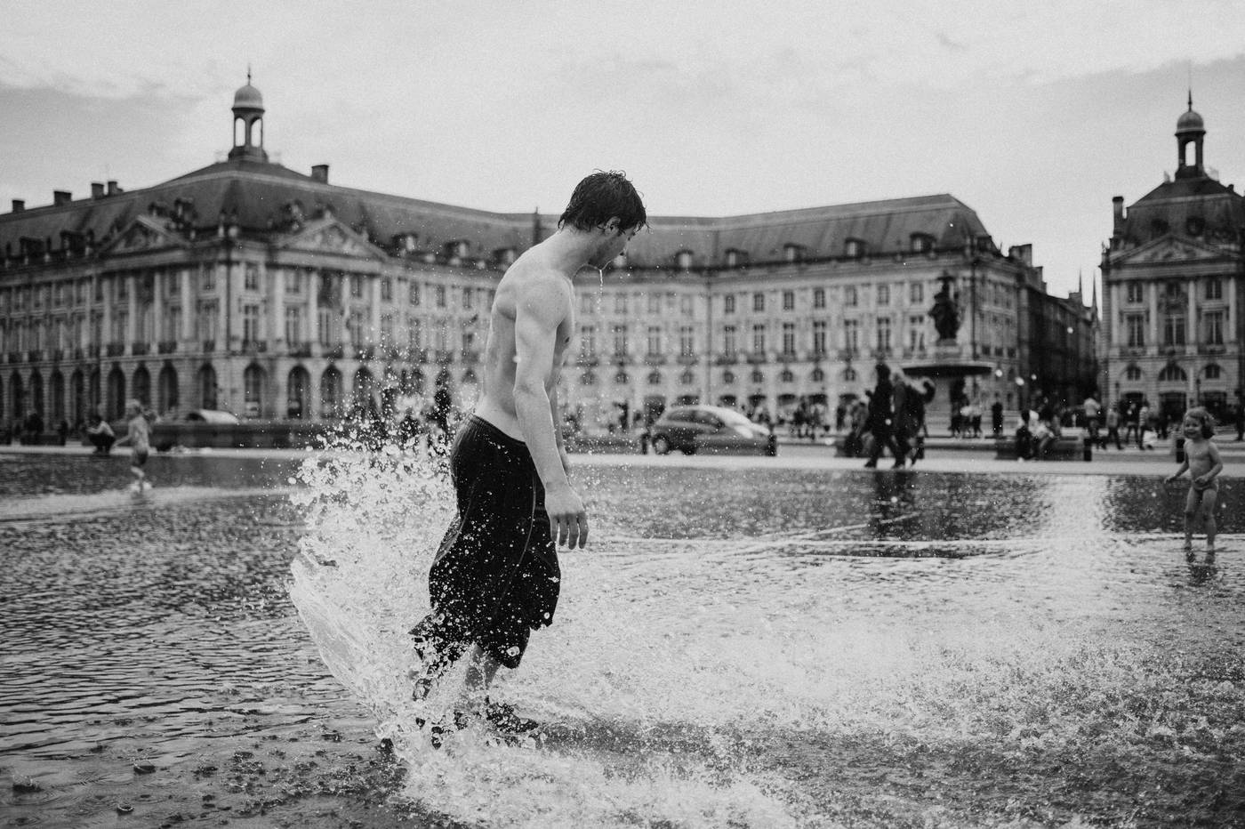 Bordeaux, danse sur le miroir d'eau